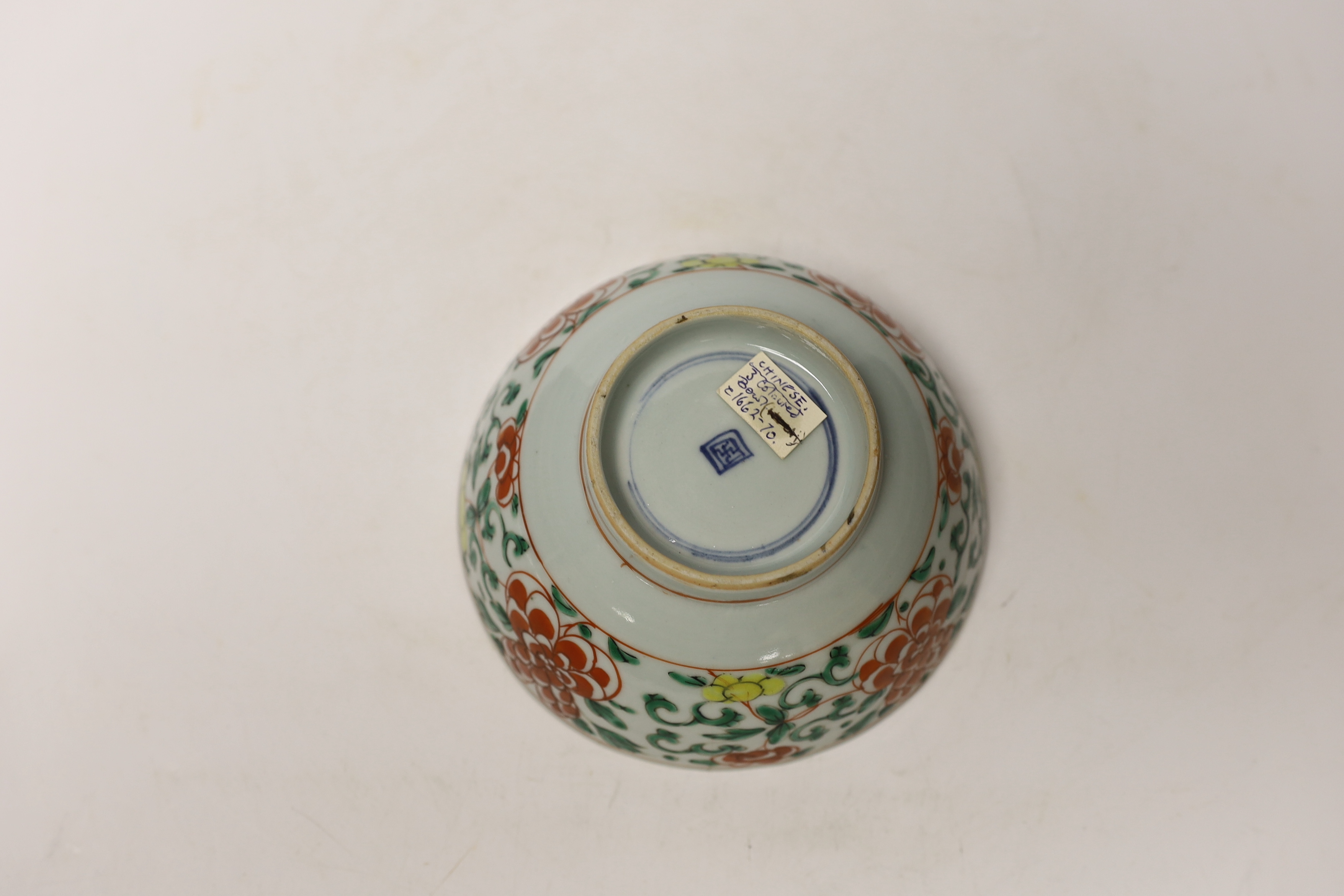 A Chinese Kangxi famille verte saucer dish and a bowl, bowl diameter 14cm